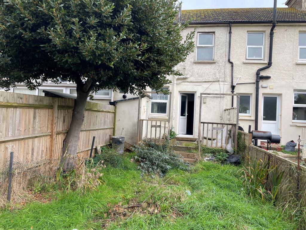 Lot: 21 - COTTAGE FOR INVESTMENT OR OCCUPATION - View of rear of house from garden